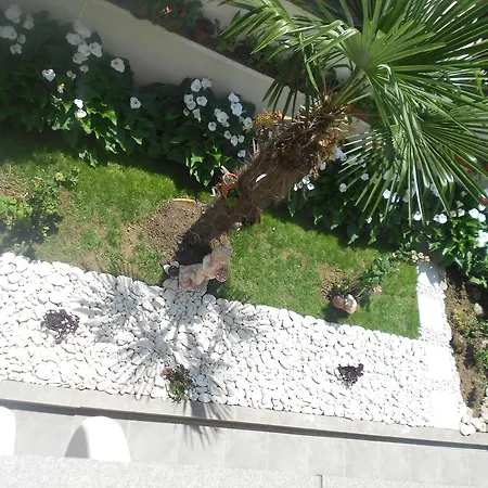 Къща за гости Laguna